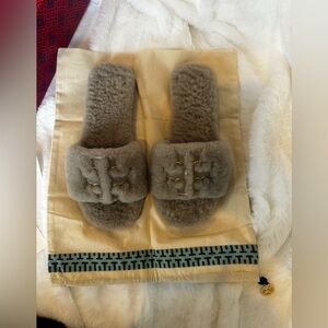 Tory Burch Shearling Slide grey/calf leather gold trim logo sz 7.5 box, dust bag